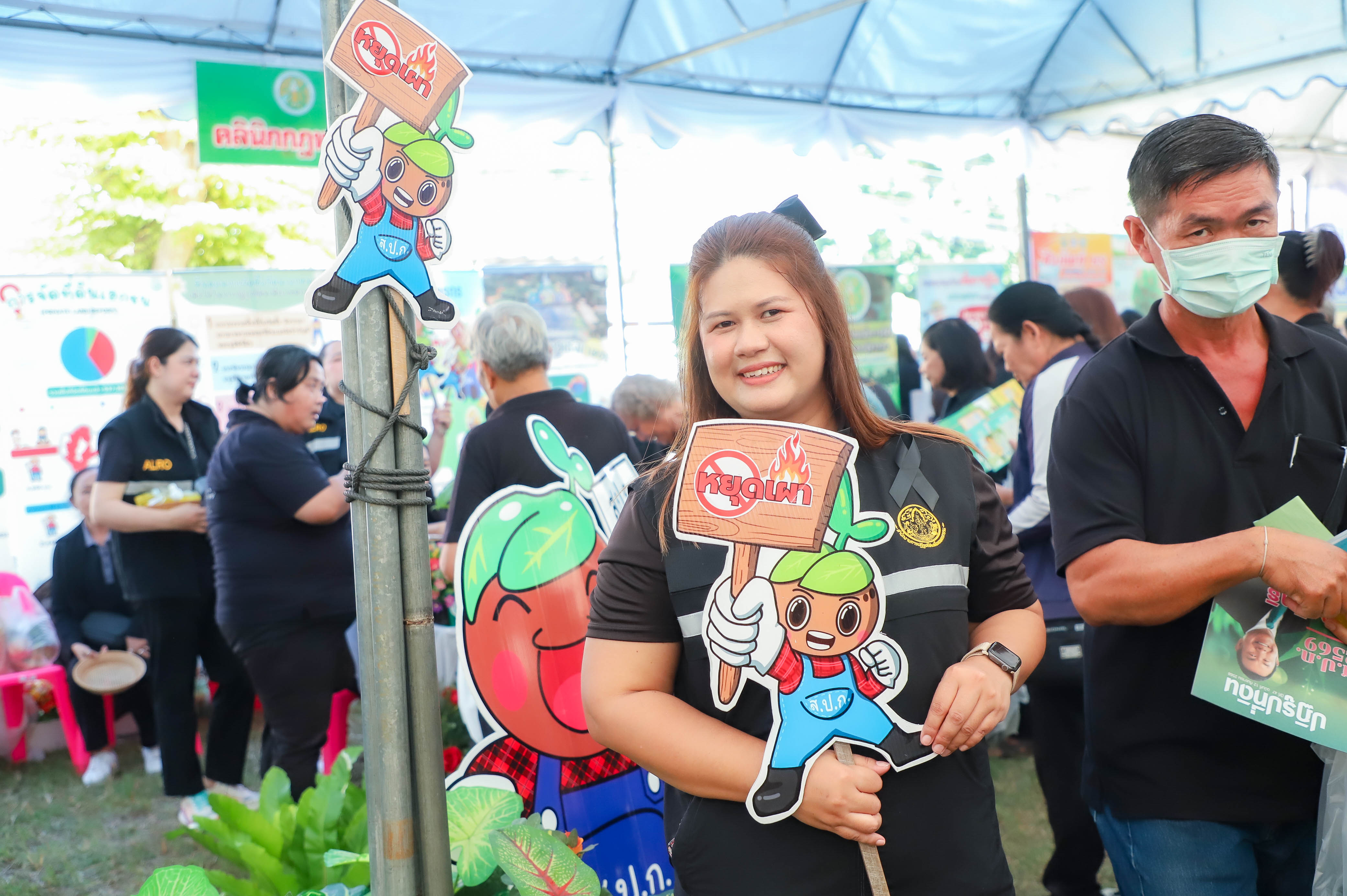 title - รองนายกฯ และรัฐมนตรีว่าการกระทรวงเกษตรฯ เปิดโครงการคลินิกเกษตรเคลื่อนที่ในพระราชานุเคราะห์ฯ ณ จังหวัดนครปฐม